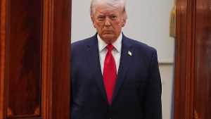 سخرية مستفزة للمسلمين.. ترامب يدرج عبارة “الحمد لله” في تهديداته لإيران ويواجه انتقادات واسعة