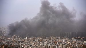 قصف إسرائيلي عنيف على الضاحية وحزب الله يعلن استهداف بارجة.. وعون: “التفاوض ليس تنازلاً”