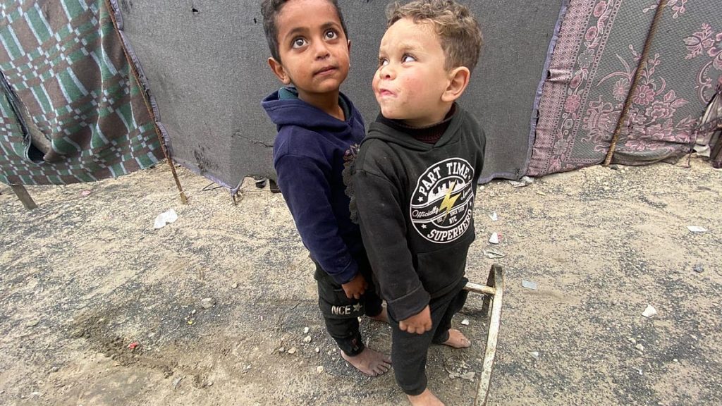 حين تسرق حربٌ الأضواء من أخرى.. كيف حوّلت المواجهة مع إيران “مأساة غزة” إلى خبر ثانوي؟