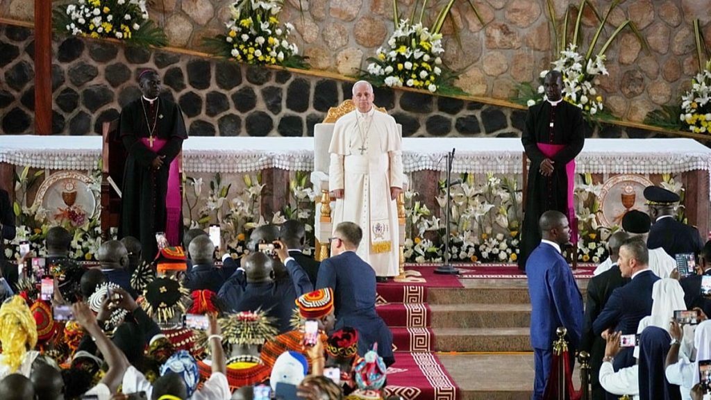 من الكاميرون إلى العالم.. البابا يندد بـ”الطغاة” ويدعو لكسر دائرة الحرب