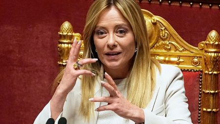 في زيارة غير معلنة.. ميلوني تصل جدة على وقع أزمة الطاقة والتوترات الإقليمية