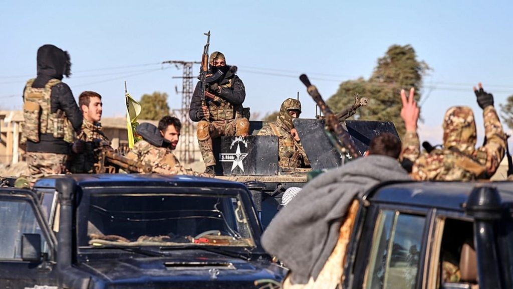 بعد تصريحات ترامب.. الأكراد الإيرانيون ينفون تلقي أسلحة من الولايات المتحدة