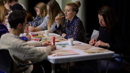 فيديو. تنقية رقمية: فعاليات “أوفلاين كلوب” في هولندا لتواصل اجتماعي بلا شاشات