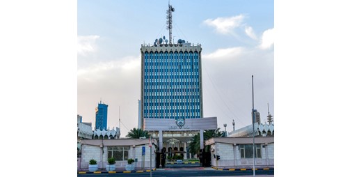 «الإعلام»: جميع المواد الإعلامية تخضع لأُطُر مهنية تضمن جودة المحتوى واتساقه مع الثوابت الوطنية