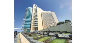 العدوان الإيراني يتصاعد.. اعتداء آثم على عدد من المرافق النفطية ومجمع الوزارات ومحطتين للقوى الكهربائية وتقطير المياه