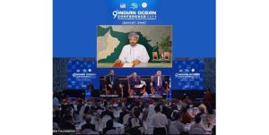 وزير خارجية عُمان يدعو إلى صون حرية الملاحة ويؤكد التزام بلاده بقانون البحار