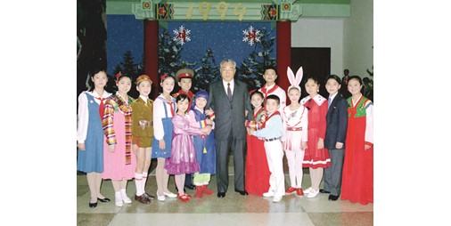 كوريا الديموقراطية الشعبية تحيي «يوم الشمس».. الذكرى الـ114 لميلاد كيم إيل سونغ