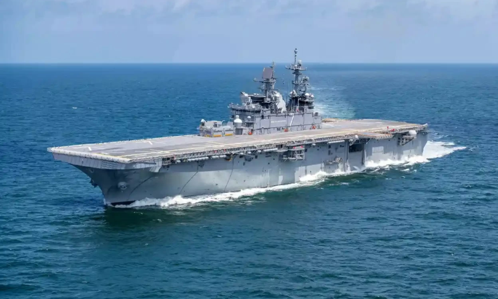 حقيقة تعرض السفينة البرمائية الأمريكية لهجوم إيراني