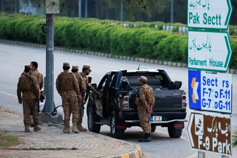 لقاء فانس وقاليباف في إسلام آباد: مفاوضات لوقف الحرب