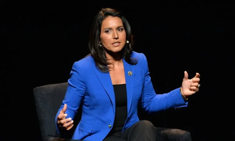 كواليس تراجع ترمب عن إقالة مديرة الاستخبارات الوطنية