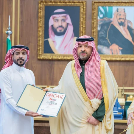 أمير الحدود الشمالية يستقبل موظفاً حقق فضية معرض جنيف للاختراعات – أخبار السعودية