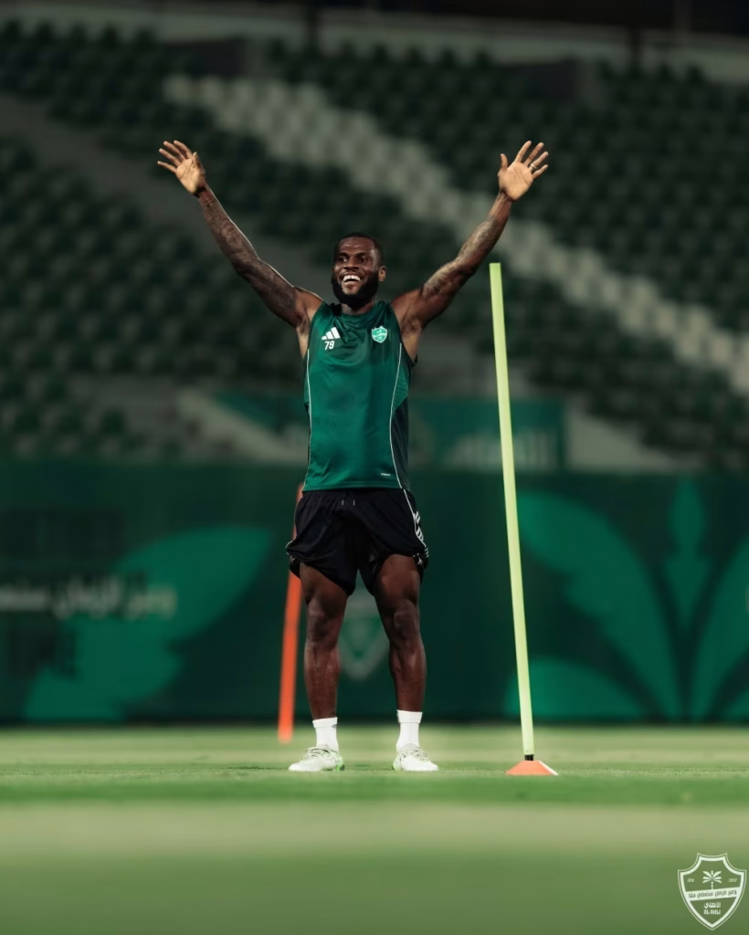 عودة فرانك كيسيه لصفوف الأهلي أمام الفيحاء في دوري روشن