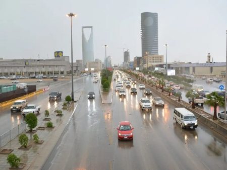 أمانة الرياض تواصل أعمالها خلال الحالة المطرية وتستقبل البلاغات على مدار الساعة