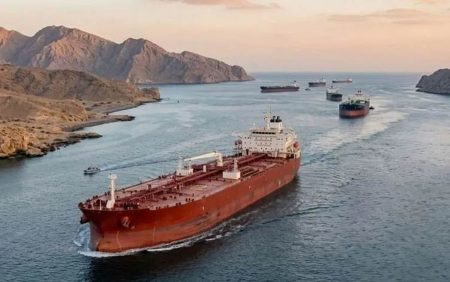 عبور 3 سفن تركية من مضيق هرمز بأمان.. واستمرار جهود إجلاء 156 بحارًا عالقًا