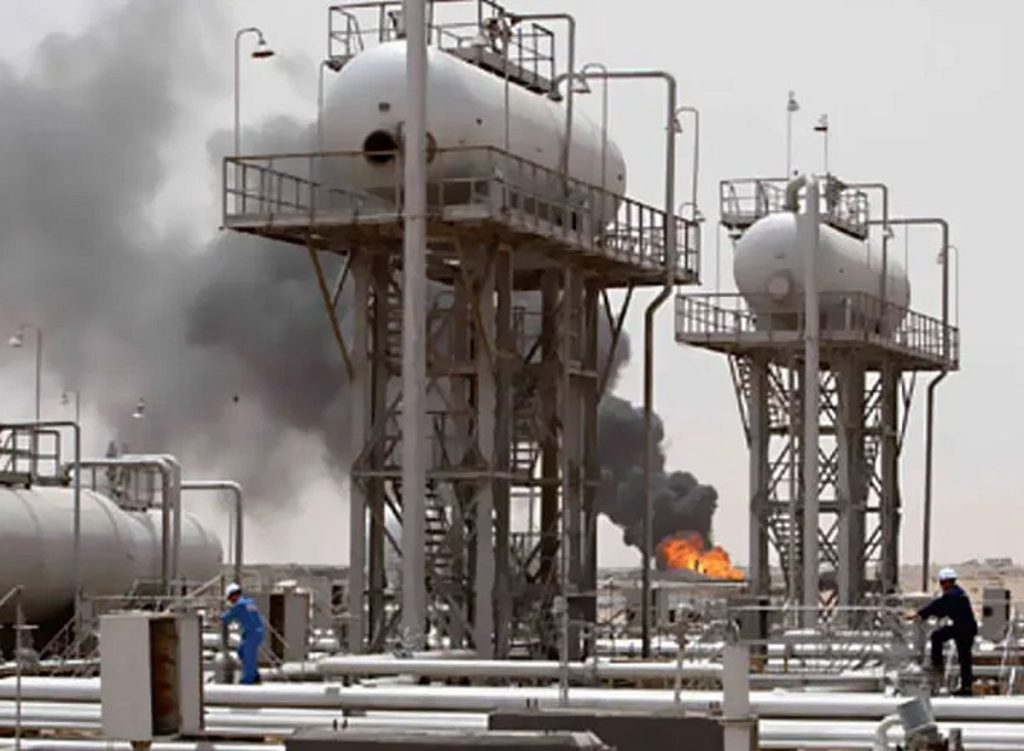 هجوم بطائرات مسيرة على حقل الرميلة بالعراق يستهدف مواقع تستخدمها شركات أمريكية