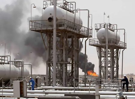 هجوم بطائرات مسيرة على حقل الرميلة بالعراق يستهدف مواقع تستخدمها شركات أمريكية