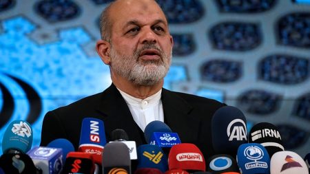 أحمد وحيدي في قلب المشهد الإيراني.. تقارير تكشف “دوره المتصاعد” في المفاوضات مع واشنطن