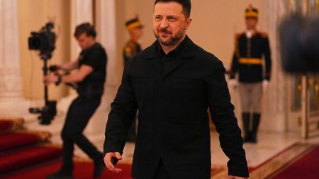 زيلينسكي لـ “ترامب والكونغرس”: صواريخ بوتين الباليستية آخر أوراقه.. وتحييدها يغير مسار الحرب