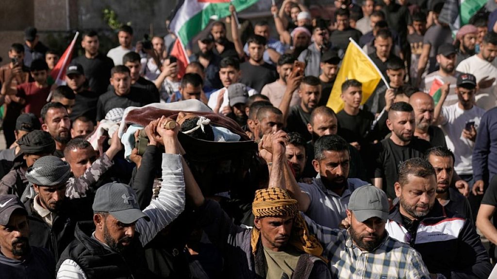 بعد ساعات من مقتل فتى جنوب نابلس.. القوات الإسرائيلية تقتل فلسطينيا في مخيم جنين