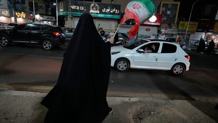 مباشر – صاروخ من لبنان يصيب كريات شمونة: ترامب يعلن رفع الحصار البحري عن إيران وتل أبيب تحذر من “اتفاق سيئ”