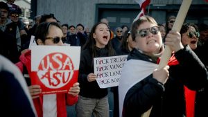 “عودي إلى ديارك يا أمريكا”.. احتجاجات غاضبة في غرينلاند رفضا لأطماع ترامب بالجزيرة القطبية