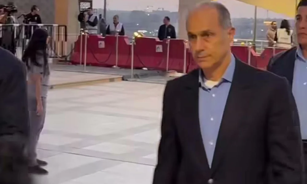 مشاهد من عزاء هاني شاكر بحضور نجوم الفن وجمال مبارك