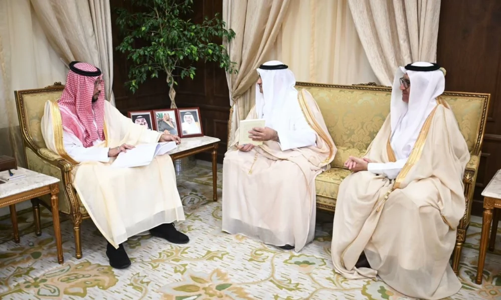 نائب أمير عسير يطّلع على برامج أدبي أبها الثقافية