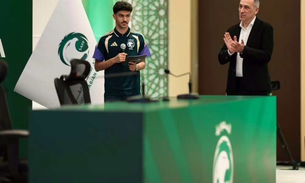 علي اليحيى: موهبة شابة في قائمة الأخضر المونديالية مع دونيس