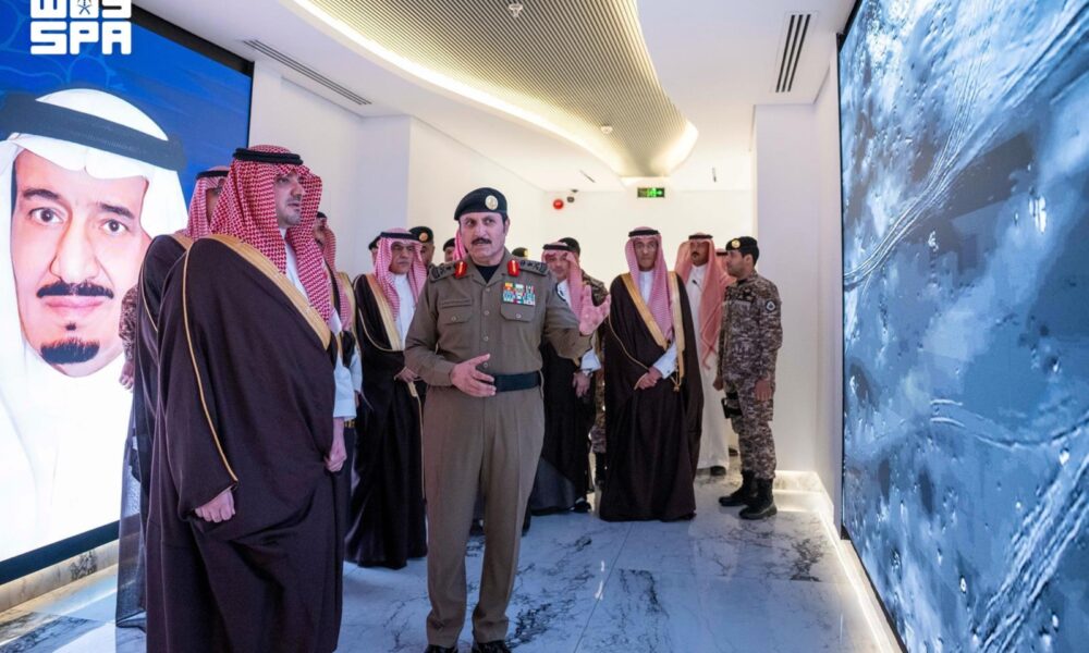 وزير الداخلية يتابع استعدادات تصعيد الحجاج إلى عرفات