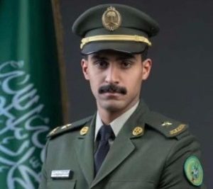 الملازم أنس المطيري يحتفل بتخرجه من كلية الملك عبدالله للدفاع الجوي