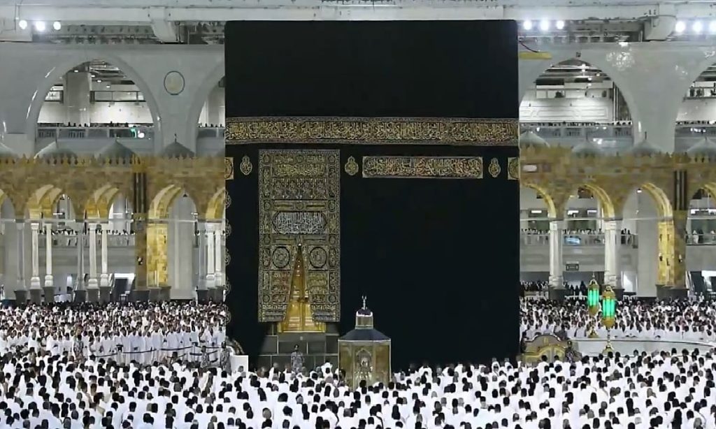 جوازات مطار الأمير محمد بن عبدالعزيز تستقبل أولى رحلات ضيوف الرحمن من الكاميرون