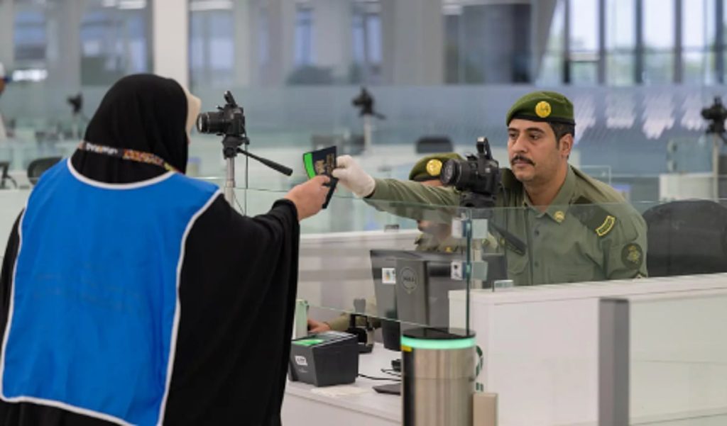 منفذ جديدة عرعر يواصل استقبال الحجاج القادمين من العراق