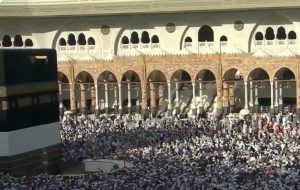 بقلوب مطمئنة وصفحات بيضاء.. ضيوف الرحمن يختتمون مناسك الحج بطواف الوداع