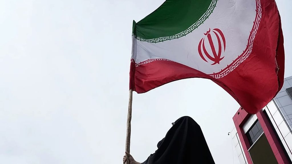 تكاليف الدفن تقفز وبيانات قتلى الاحتجاجات تختفي.. ماذا يحدث في مقبرة “بهشت زهرا” الإيرانية؟