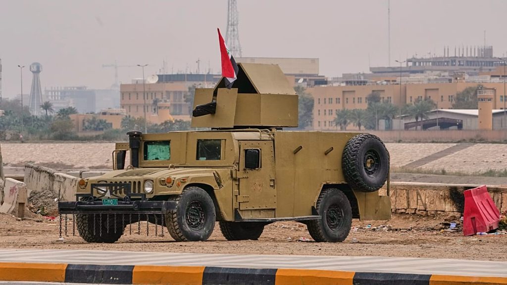 خطوة غير مسبوقة في العراق: بغداد تعلن تسلّمها بيانات أسلحة وعناصر فصيل موال لإيران