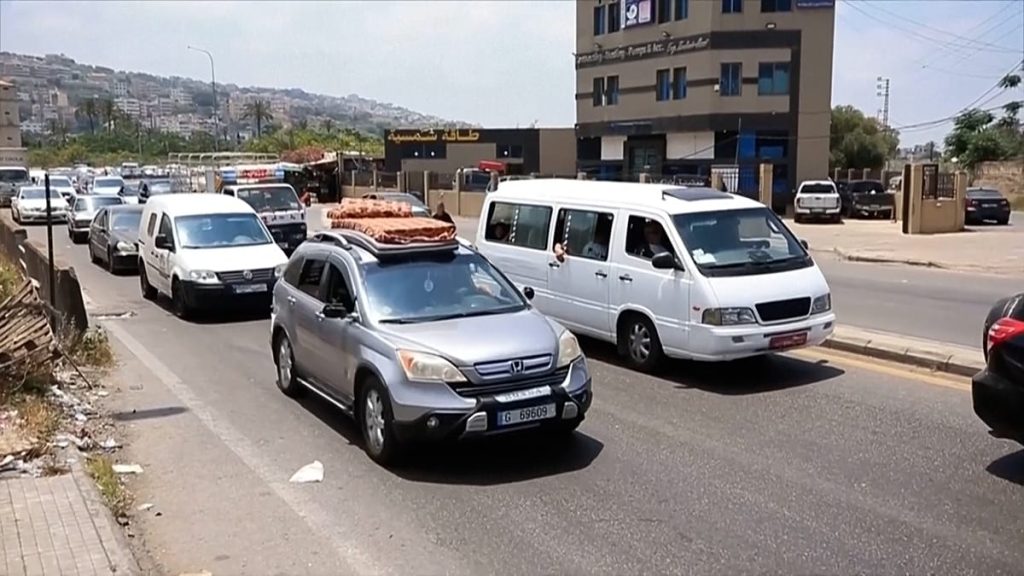 فيديو. تحذيرات إسرائيلية تدفع إلى نزوح واسع من صور التاريخية في لبنان