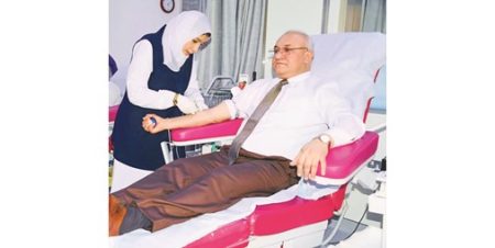 الجالية البنغالية تتبرع بالدم دعماً لمصابي الصفوف الأمامية