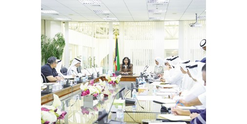 المشعان بحثت مع قيادات «الأشغال» مستجدات صيانة الطرق: ضرورة الالتزام بالجودة والجداول الزمنية