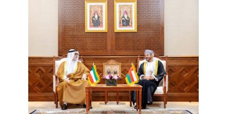 وزير الخارجية بحث مع نظيره العماني تطورات الأوضاع في المنطقة والجهود المبذولة بشأنها