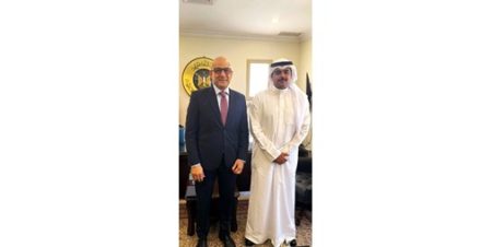 رئيس البعثة القنصلية المصرية استقبل مواطناً ساهم في إنقاذ حياة المصري المصاب في الاعتداء على المطار