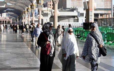 حجاج بيت الله الحرام يشيدون بالخدمات المقدمة لهم في المدينة المنورة بعد إتمام الحج