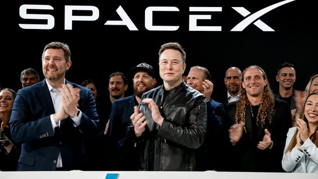 إيلون ماسك يقرع جرس إدراج أسهم SpaceX بالبورصة