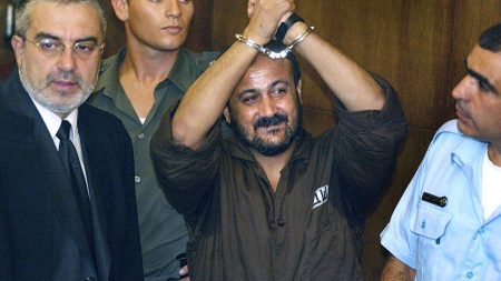 إسرائيل تشدد إجراءات العزل الانفرادي بحق القيادي الفلسطيني مروان البرغوثي