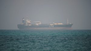 العد التنازلي بدأ؟ الحوثيون يجهزون لهجمات قرب باب المندب وشركات الشحن تتحرك