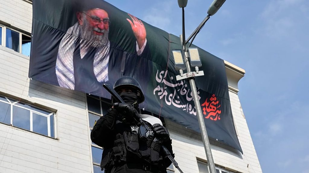 “لا نقصف أثناء الفطور لكننا فعلناها”.. كواليس الساعات الأخيرة في حياة خامنئي قبل اغتياله