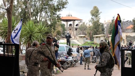 دروز السويداء بعد عام من “أحداث تموز”: غليان أمني والظل الإسرائيلي يربك حسابات الجبل