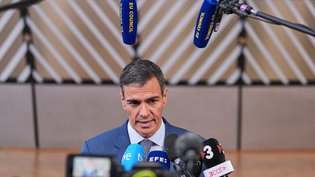 بعد سنوات من التوتر.. سانشيز في الجزائر لإطلاق مرحلة جديدة من التعاون