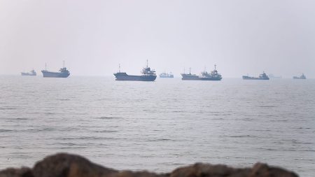إيران تجدد تهديدات هرمز مع انتهاء محادثات الدوحة بتقدم حذر