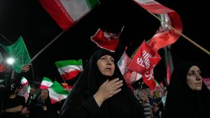مباشر – اليوم السابع من تبادل الضربات: واشنطن تدرس توسيع غاراتها.. وطهران تتوعد بـ”هجوم شامل”