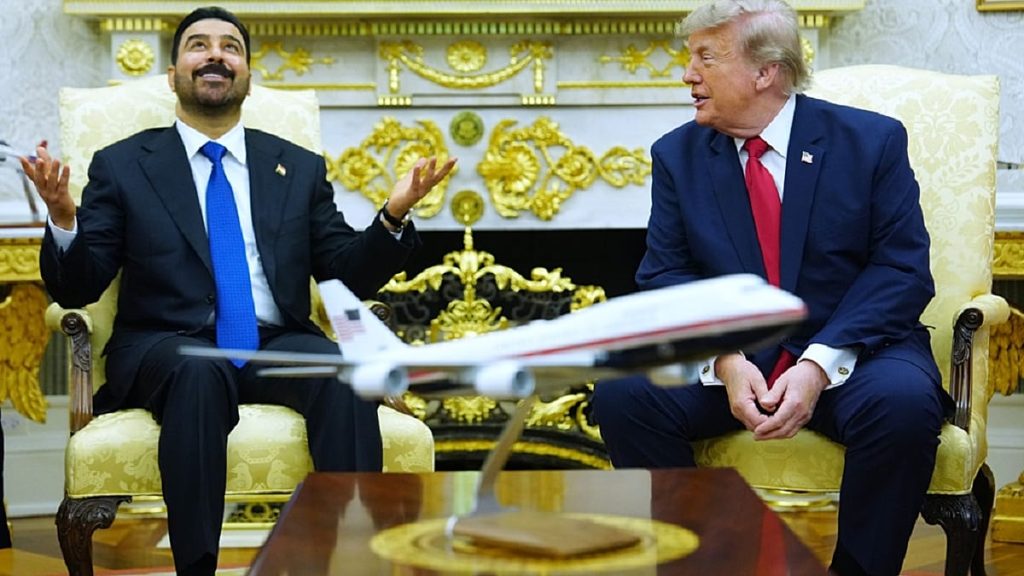 “شاب قليل الخبرة”.. مستشار خامنئي يهاجم رئيس الوزراء العراقي بعد لقائه ترامب